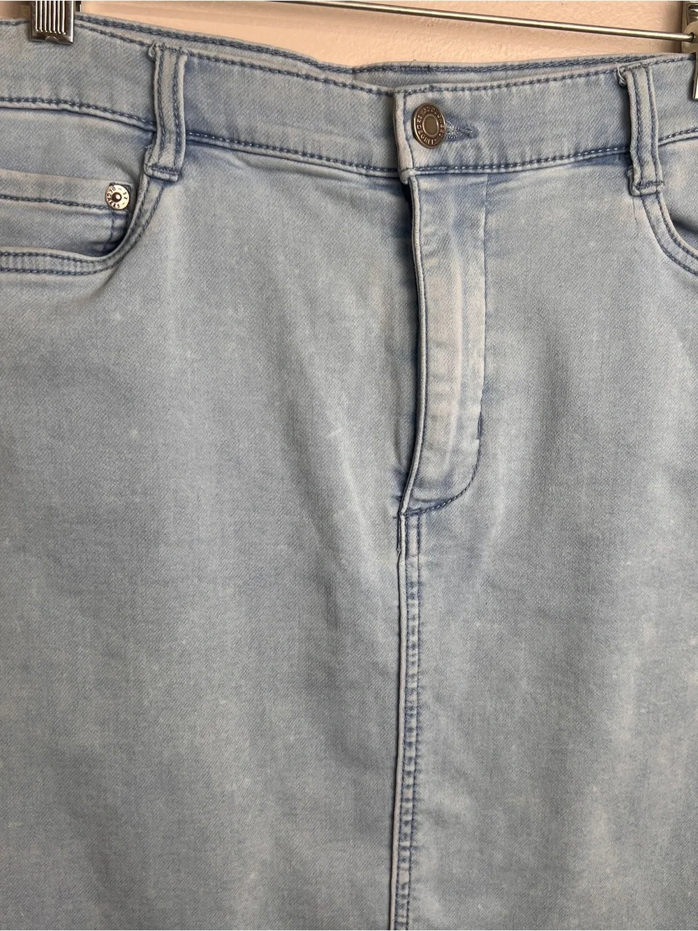 32 Degrees Cool Denim Skirt Sz 10 Blue Light Wash Stretch Casual Knee Length EUC